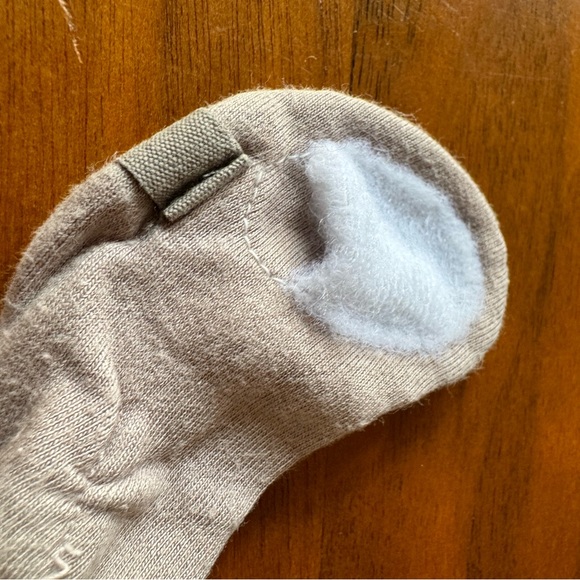 3 sets of matching Goumi kids mits and booties and 3 additional mittens - Picture 3 of 5